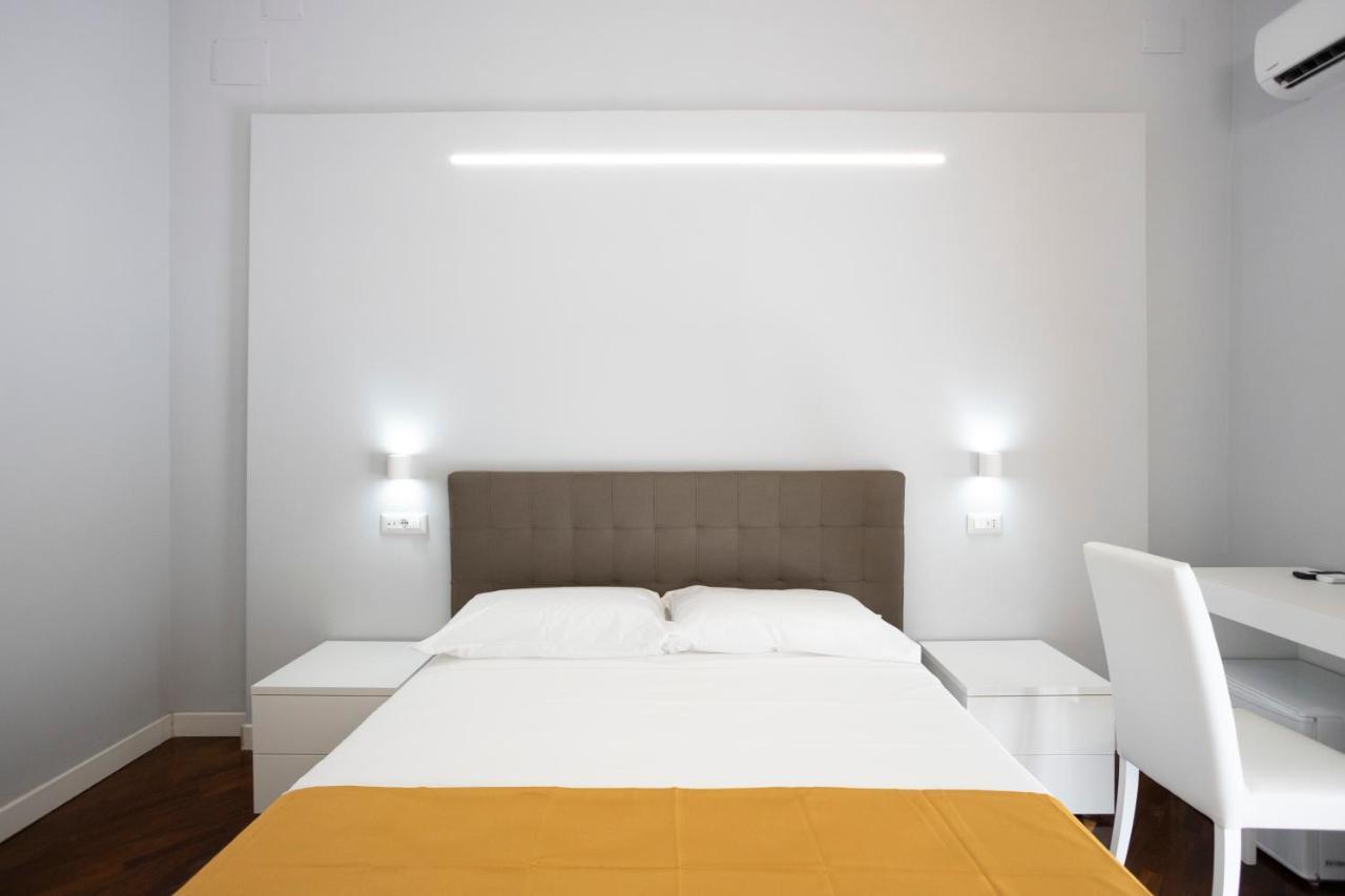 La Chambre Duomo Napels Buitenkant foto