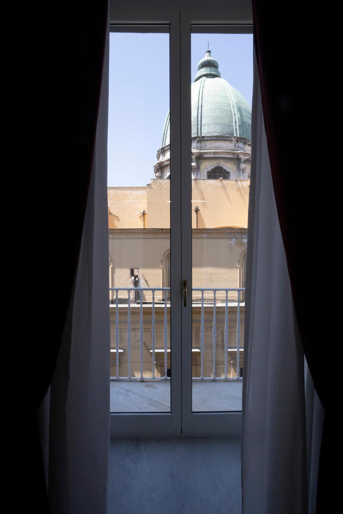 La Chambre Duomo Napels Buitenkant foto